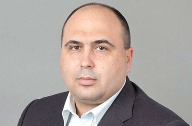 Депутатът от ПП ГЕРБ Владислав Николов с приемна в Левски