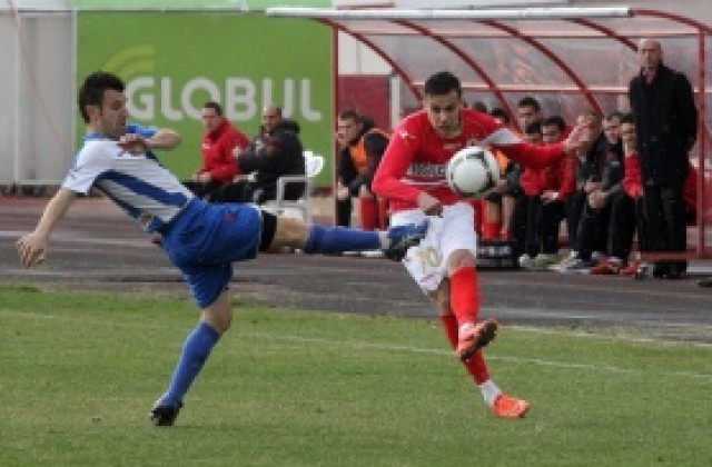 Черноморец посреща Нефтохимик без капитана си