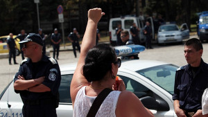 Протестиращи изпратиха депутатите във ваканция