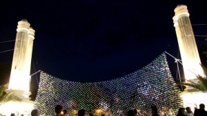 Уникално огледало заигра със светлината на входа на Морската