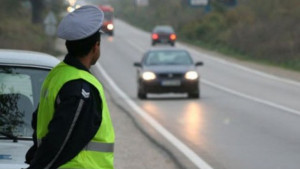 Мъж взема сина си от интернат без разрешение хващат го