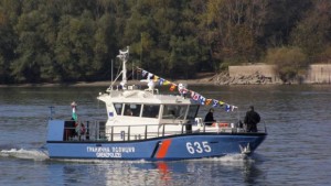 Гранични полицаи и 58годишен рибар от Русе спасиха давещи се