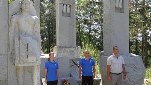 Почести пред паметника Илинден