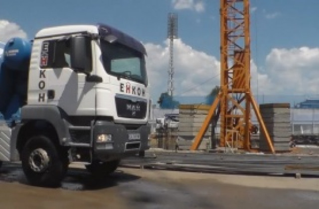 ВИДЕО и СНИМКИ: Строежът на Сектор А върви по план, наляха основите на трибуната