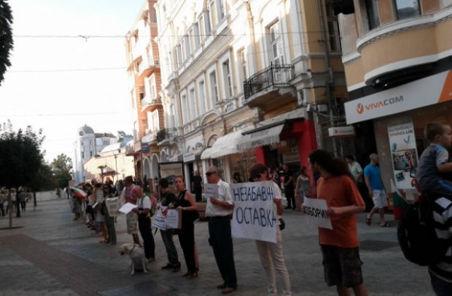 Арт протест украсява фонтаните пред Общината