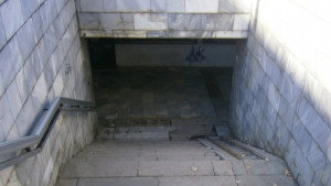 Подлезът до ДХС с ново осветление премахват необитаемите магазини