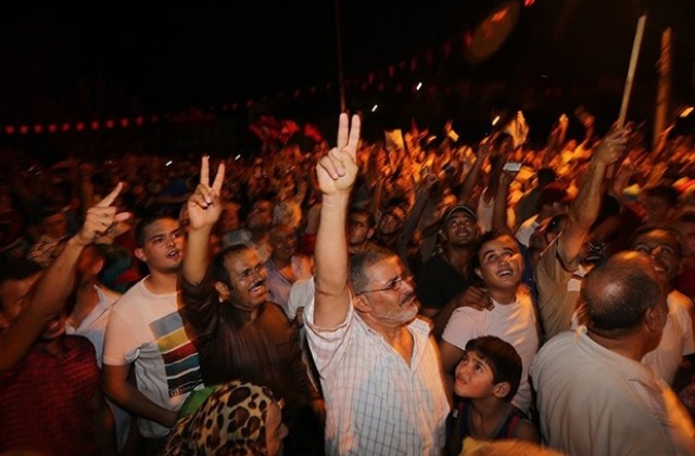 Десетки хиляди тунизийци излязоха по улиците в подкрепа на правителството