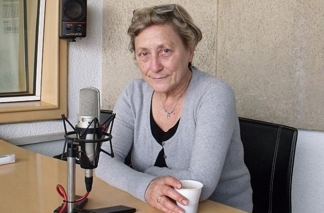 Разумно е да се определи дата за нови избори, смята Нешка Робева