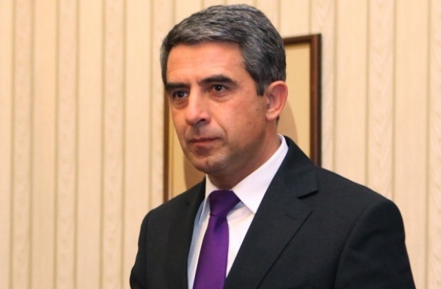 Плевнелиев смятал да работи през целия август