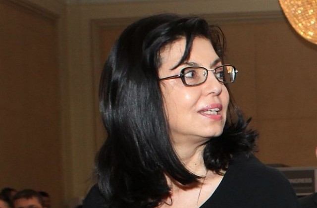 Не съм човек, който става за патерица, заяви Кунева