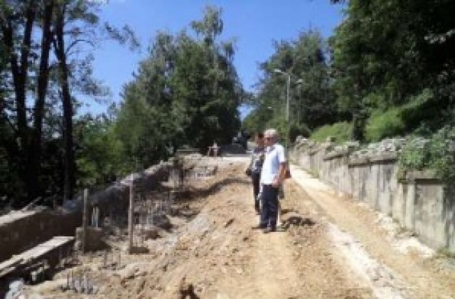 Кметът на Трявна прави оглед на строителните обекти