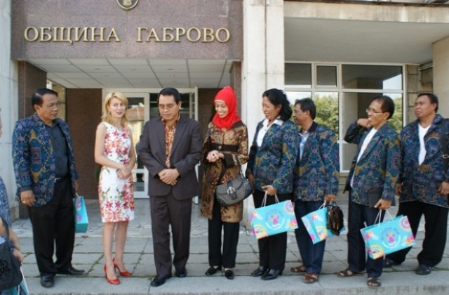 Делегация от Индонезия се запозна с културата и възможностите за бизнес в Габрово