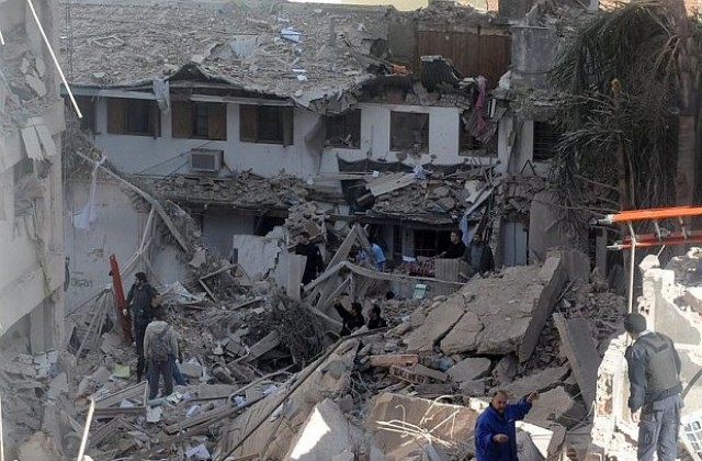 8 души загинаха при експлозия в жилищна сграда в Аржентина