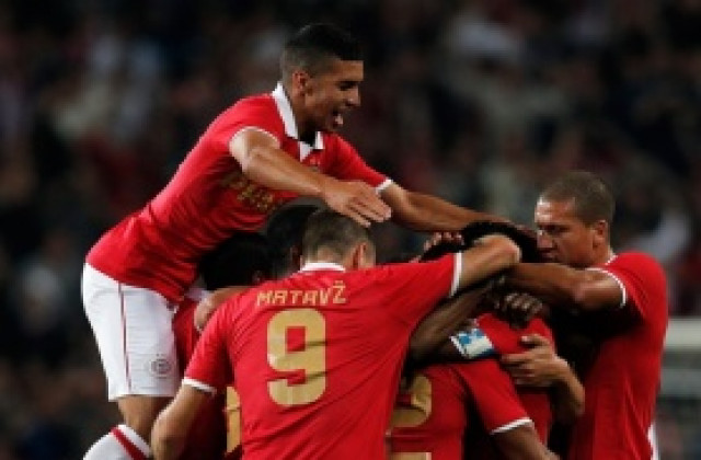 Манолев извън групата, ПСВ – в плейофа