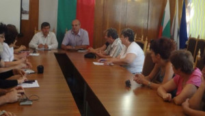 Областният управител проведе работна среща с администрацията на Бяла