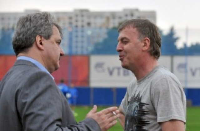 Батков размаха пръст на чужденците след дълга среща с Наско и Йоканович