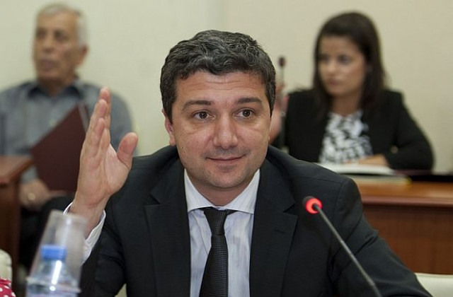 Министър Стойнев: Ветото реже 480 млн. лв. за бизнеса