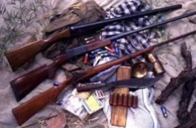 Откриха боен арсенал в дома на варненец в Пловдив