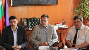 Кметът Даниел Панов с благодарствен плакет от Шахматната федерация