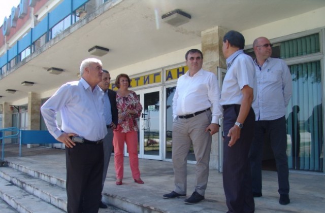 Областният управител настоява за бърза концесия на летище Г. Оряховица