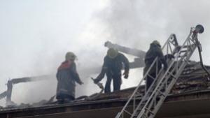 Покрив и фураж изгоряха в селскостопанска постройка