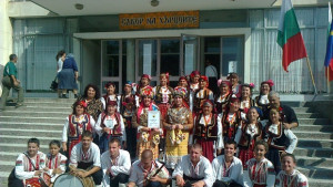 600 самодейци показаха автентични обичаи песни и танци