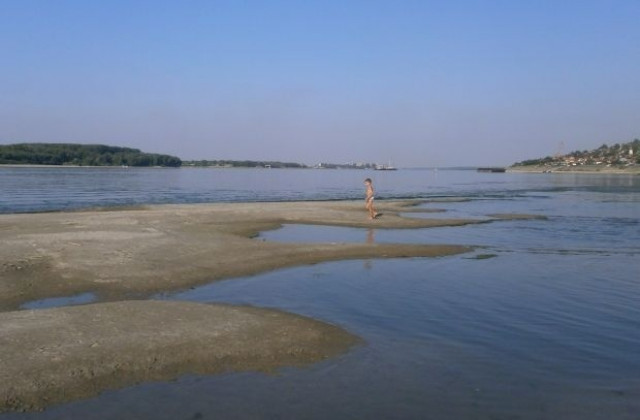 Дунав продължава да се понижава