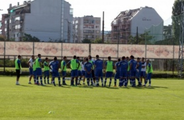 Шестима треньори подготвят 15 футболисти в Левски