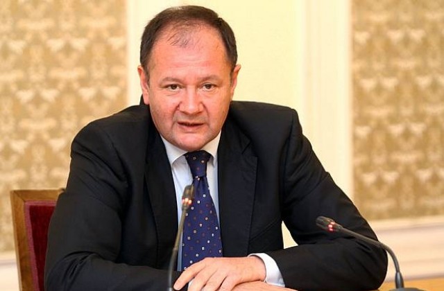 Миков кани Плевнелиев на парламентарното заседание за бюджета