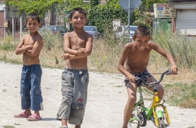 Обвързват детските с ходенето на училище