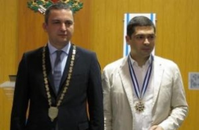 Д-р Милен Врабевски получи почетния знак на Варна
