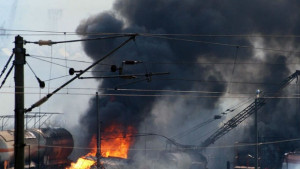 Мъж е с 90 изгаряния след пожар в петролна база