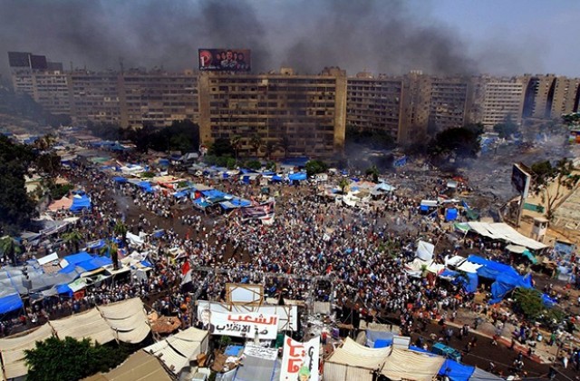 В Египет въведоха извънредно положение и комендантски час