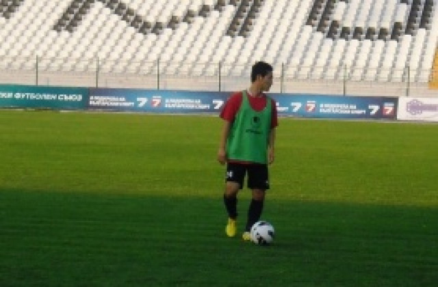 Японецът Хидеаки Такеда на проби при Сашо Станков в Локо Пд