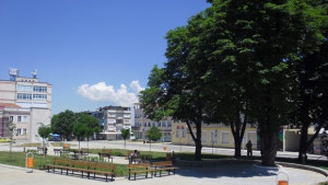 В Лясковец претворяват битови отпадъци в бижута и декорации