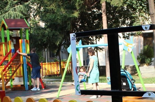 Новооткрита детска площадка стана обект на вандализъм