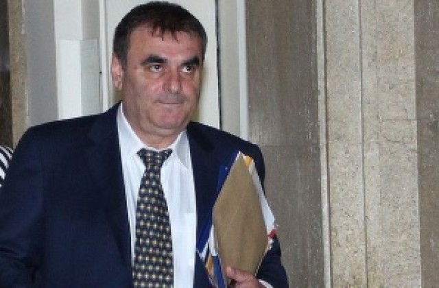 Възстановяват движението на влаковете в края на деня