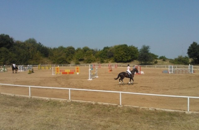 Конната база в Арбанаси отново е домакин на национално състезание