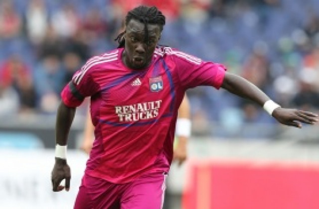 Гласеният за продажба Гомис пред нов договор с Лион