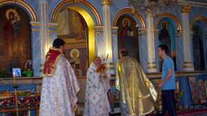 Митрополит Игнатий отслужи литургия в Света Параскева