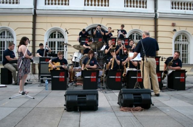 Елмхърст Колидж Джаз Бенд спечели сърцата на габровската публика