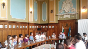 Младежи от три държави интервюират столипиновци