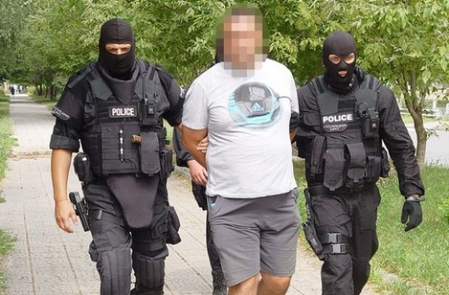 Полицаи разбиха престъпна група, занимавала се и с поръчкови убийства