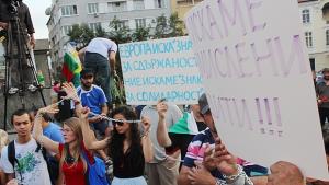 Българи в чужбина искат международна изолация на кабинета Орешарски