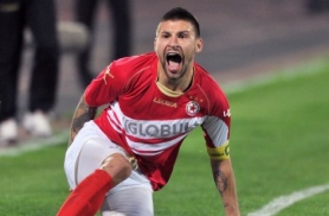 Ужасяваща загуба от Стандард Лиеж за Льовен, Бандаловски с червен картон