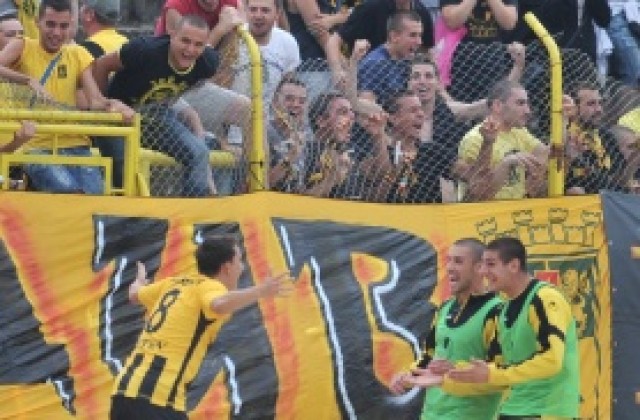 Кадемът „Лазур“ пак сработи за Ботев - „канарчетата“ потопиха Черноморец с 10 души