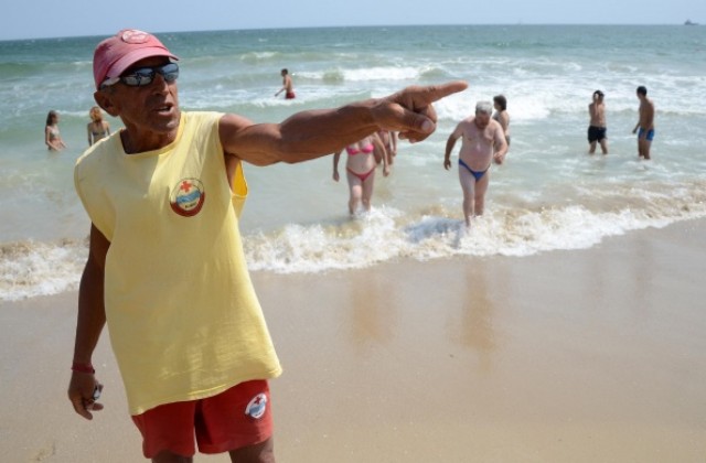 Температурите продължават нагоре, вятърът утихва