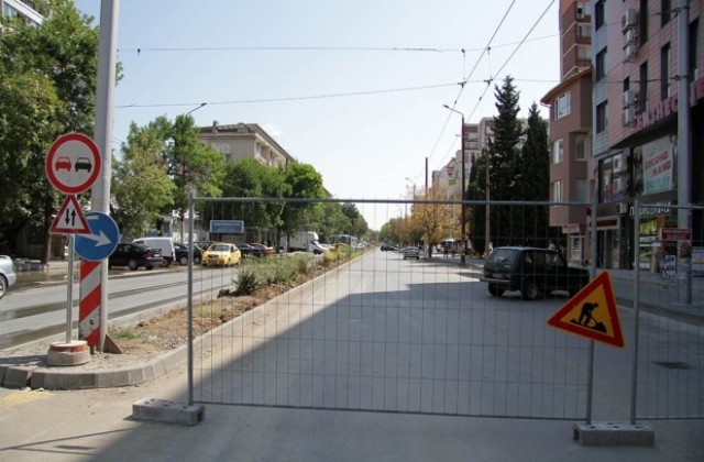 Ремонтират северното платно на Цар Симеон Велики