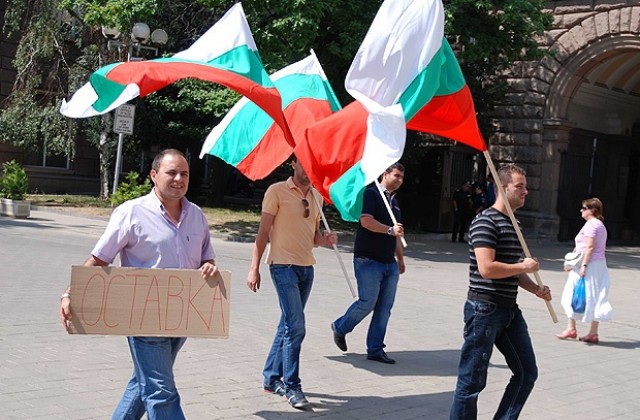 Контрапротест пред президентството