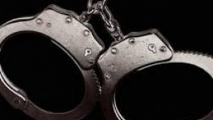 Трима задържани за кражби от търговски обекти